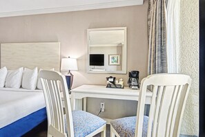 Single Room, 1 King Bed, Balcony, Ocean View | In-room safe, iron/ironing board, free WiFi - The Patricia Grand (Myrtle Beach)