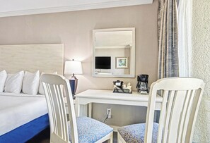 Single Room, 1 King Bed, Balcony, Ocean View | In-room safe, iron/ironing board, free WiFi