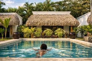 Penthouse Luxe, vue jardin | Piscine