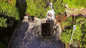 Familie-småhus, balkong, hageutsikt | Utendørsservering