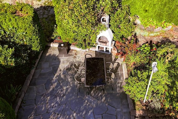 Casa de campo familiar, balcón, vista al jardín | Restaurante al aire libre