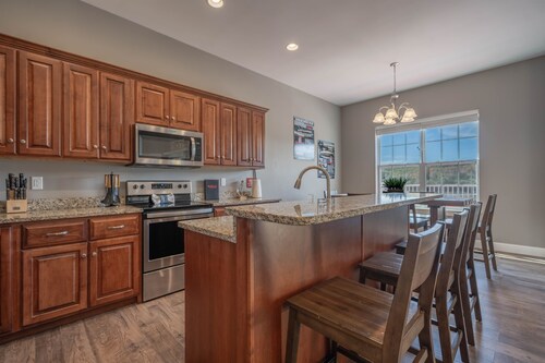 The Purple House | Sleeps 18 | Redhead Cove · 21MM