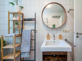 Apartamento Deluxe, balcón, vistas al jardín | Baño