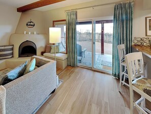 Condo (2 Bedrooms) | Tiện nghi, dịch vụ nơi lưu trú