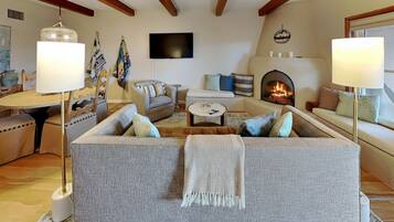 Condo (2 Bedrooms) | Property amenity