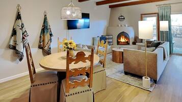 Condo (2 Bedrooms) | Property amenity