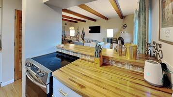 Condo (2 Bedrooms) | Property amenity