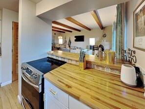 Condo (2 Bedrooms) | Tiện nghi, dịch vụ nơi lưu trú