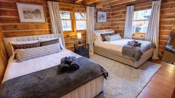 3 Schlafzimmer, Schreibtisch, Bügeleisen/Bügelbrett, Reisekinderbett