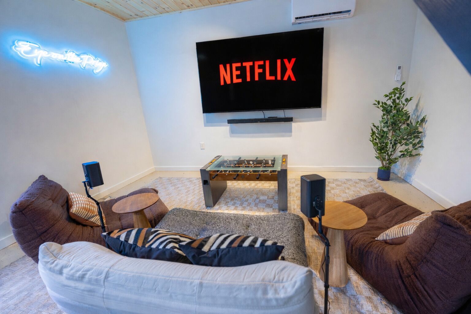 Smart TV, fireplace, video games, ping pong