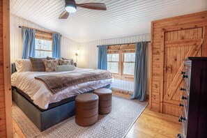 3 bedrooms, desk, iron/ironing board, travel cot