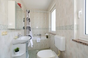 Hair dryer, bidet, towels, soap - Two bedrooms with ensuite bathroom R1 (Rovinj)