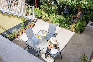 Outdoor dining - Casa Golino by YOUR KEY (São Vicente)