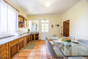 Dining - Casa Golino by YOUR KEY (São Vicente)