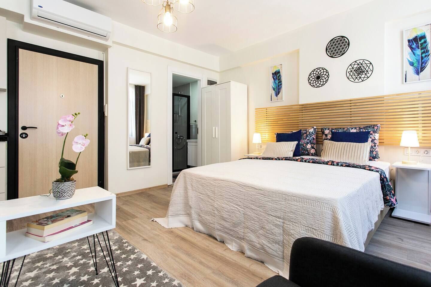 Iron/ironing board, WiFi, bed sheets