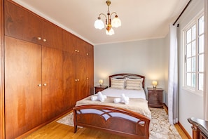 Room - Ocean Side Vista by YOUR KEY (Funchal)
