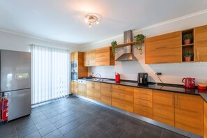 Coffee/tea maker, fridge, microwave, oven - Rosa Luxury by YOUR KEY (Porto Santo)