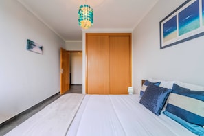 3 bedrooms, iron/ironing board, internet, bed sheets - Rosa Luxury by YOUR KEY (Porto Santo)