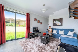 TV - Rosa Luxury by YOUR KEY (Porto Santo)