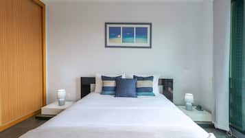 3 bedrooms, iron/ironing board, internet, bed sheets