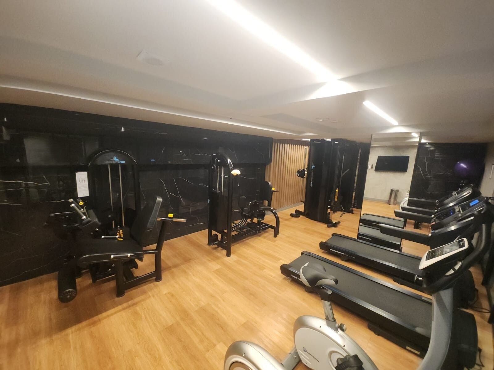 Apartamento básico | Sala de fitness