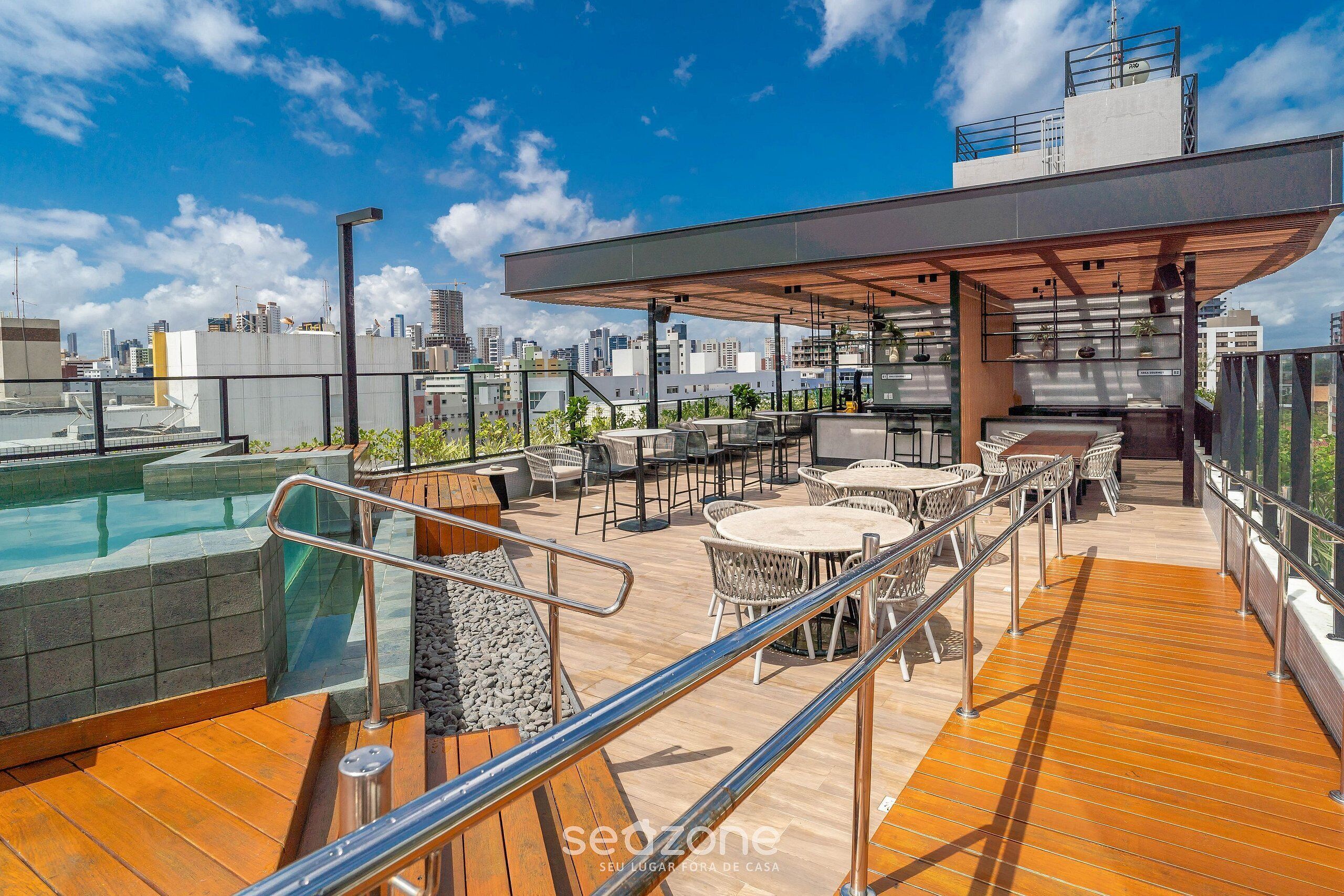 Basic Apartment | Outdoor dining