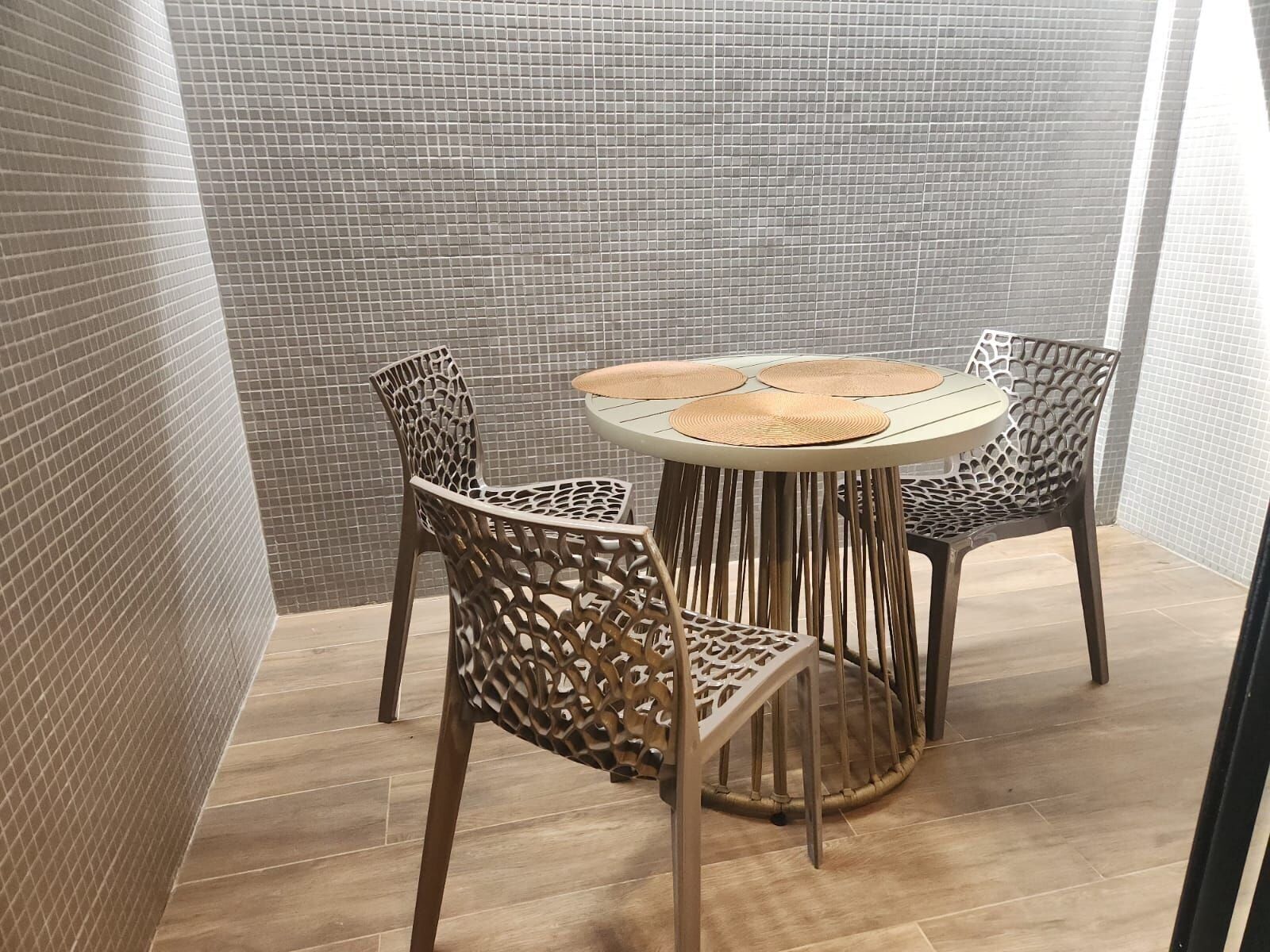 Basic Apartment | Dining