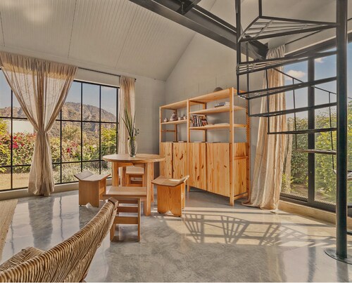 Loft Casa ODA, beautiful mountainfront retreat, quiet luxury