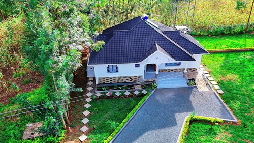 Asumbi Vacation Home - Luxury and Privacy in the village.