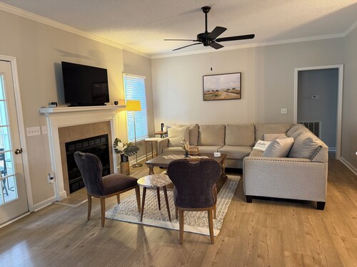 Stylish 3 BR home in Downtown Lexington