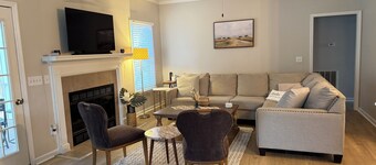 Stylish 3 BR home in Downtown Lexington