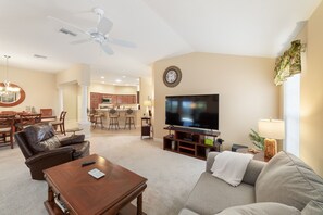 TV, stereo - Ideal location between Sumter & Brownwood w/ cart! (The Villages)