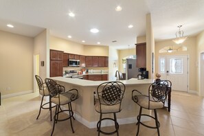 Fridge, microwave, oven, stovetop - Ideal location between Sumter & Brownwood w/ cart! (The Villages)