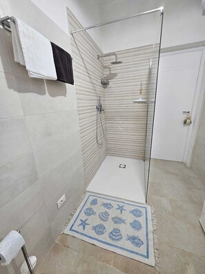 Shower, hair dryer, bidet, towels - The Trullino of Vallegna (Ostuni)