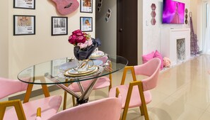 Dining - Taylor Themed Condo: Party in Style by the Bay (Parañaque)