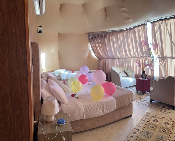 Room, 1 Bedroom, Accessible, Smoking | Living room