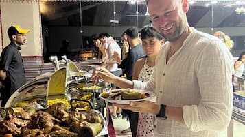 Room, 1 Bedroom, Accessible, Smoking | Dining