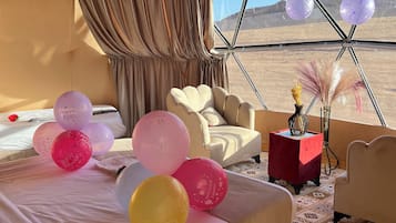 Room, 1 Bedroom, Accessible, Smoking | Living room