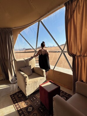 ルーム 1 ベッドルーム バリアフリー 喫煙可 | リビングルーム