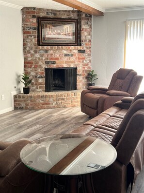 Interior - 3-bedroom house in pleasant Meadows Place. Stafford, TX. Easy access to US 59. (Stafford)