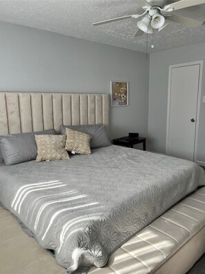 3 chambres, fer et planche à repasser, Wi-Fi, draps fournis