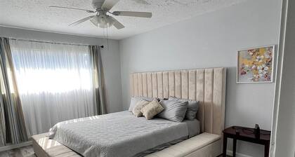 3-bedroom house in pleasant Meadows Place. Stafford, TX. Easy access to US 59.