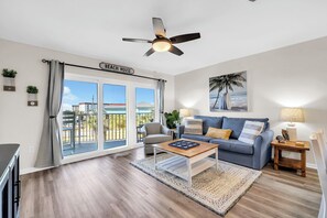 TV - 🏖️Updated 2 Bedroom-Close To Beach -Sleeps 6🏖️ (Fort Walton Beach)
