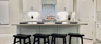 Kemah Marina Home for 8