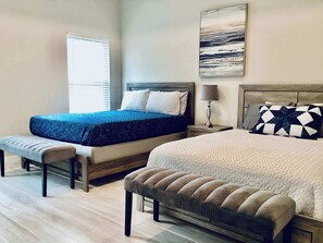 3 bedrooms, iron/ironing board, travel cot, WiFi - Kemah Marina Home for 8 (Kemah)