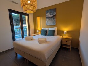 Fer et planche Ă repasser, lit parapluie, Wi-Fi, draps fournis