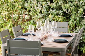 Outdoor dining - Villa Casano luxury family coastal villa with pool (Sérignan)