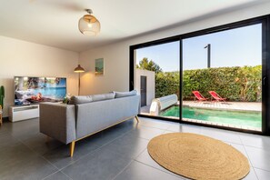 TV - Villa Casano luxury family coastal villa with pool (Sérignan)
