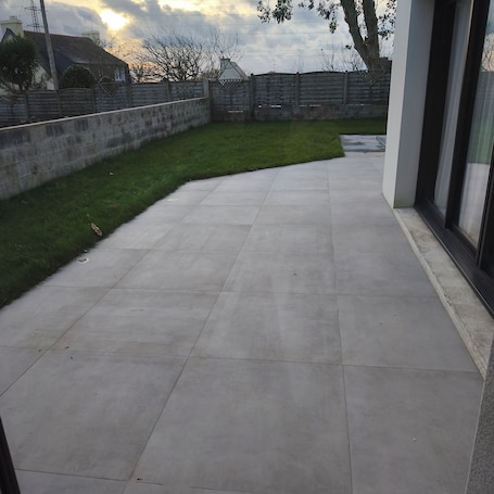 Terrace/patio. Maison premium à Brest 155m2 pour événements ou réunion en famille