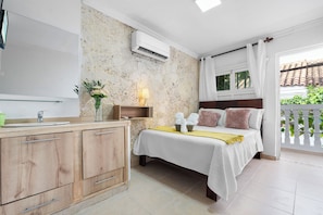 9 bedrooms, iron/ironing board, WiFi, bed sheets - Casa Nueve -Charming 9BR House w/ Pool on Rooftop in the Old City (Cartagena de Indias)